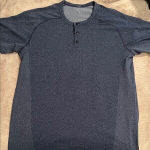Lululemon men’s metal vent tech Henley